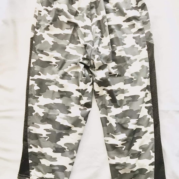 Ladies Small Kyodan yoga pant, camoflague - Picture 1 of 3
